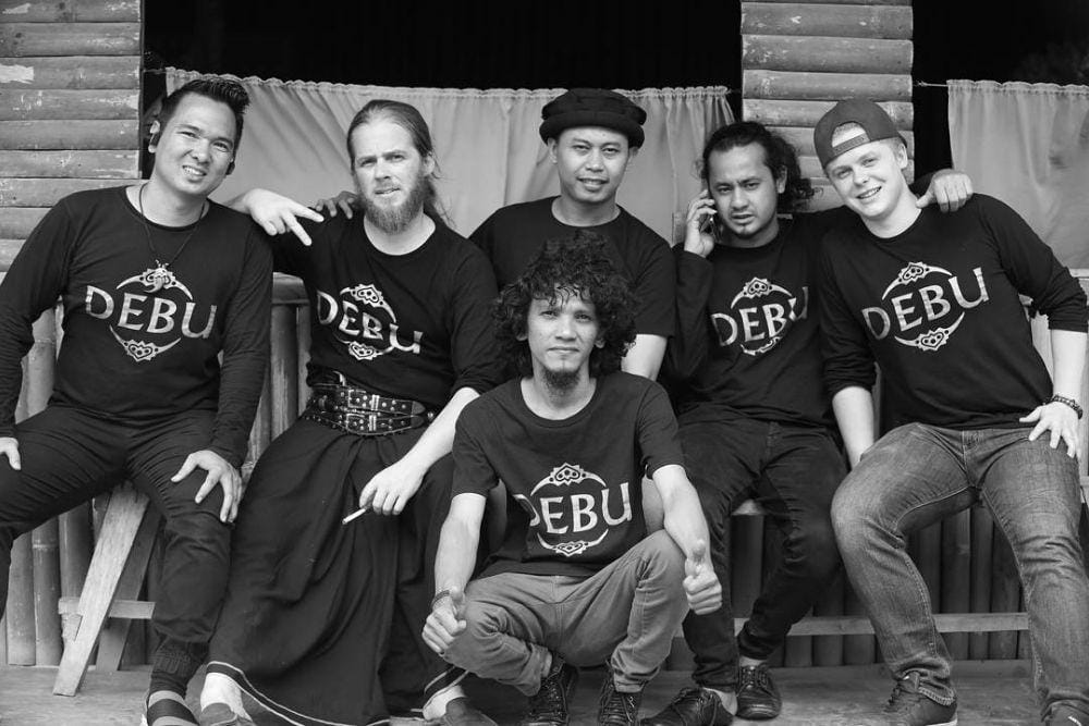 instagram.com/debu.online