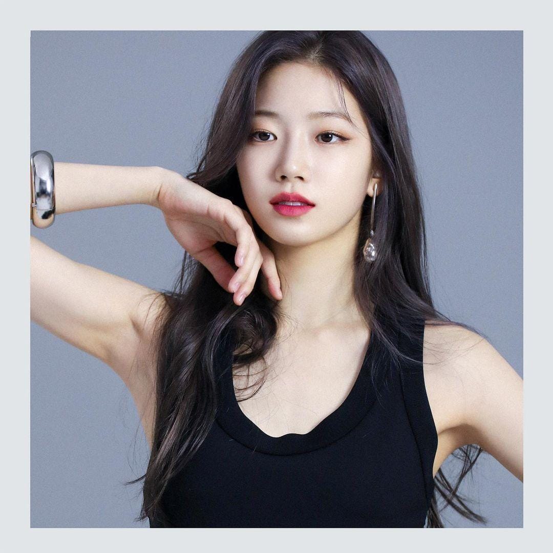 instagram.com/le_sserafim