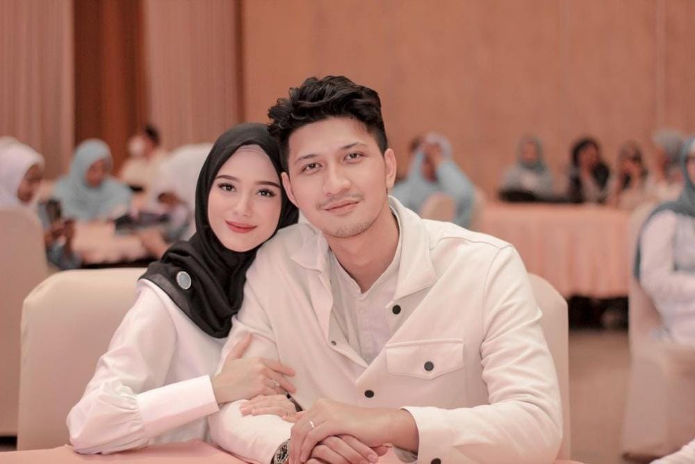Berhijab Setelah Nikah, Ini 9 Potret Mesra Yasmine Ow dan Aditya Zoni