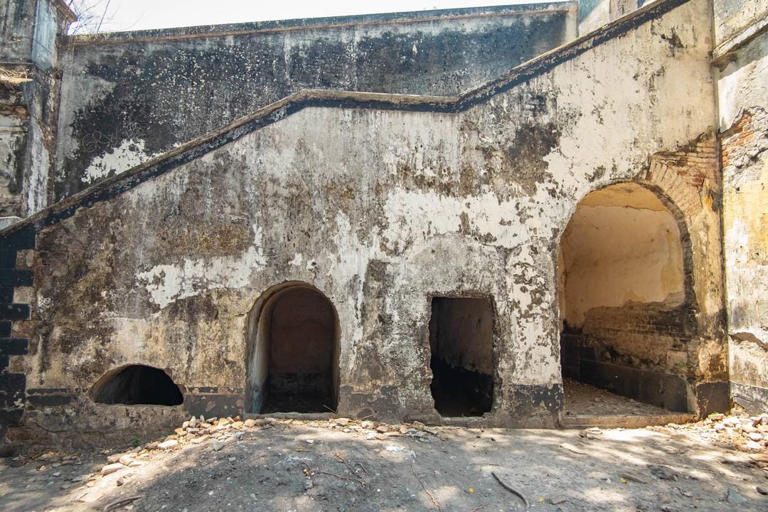 Bekas penjara di Benteng Pendem (travelingyuk.com)