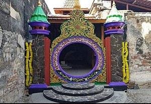 Makam KH Muhammad Nursalim (wikipedia.org)