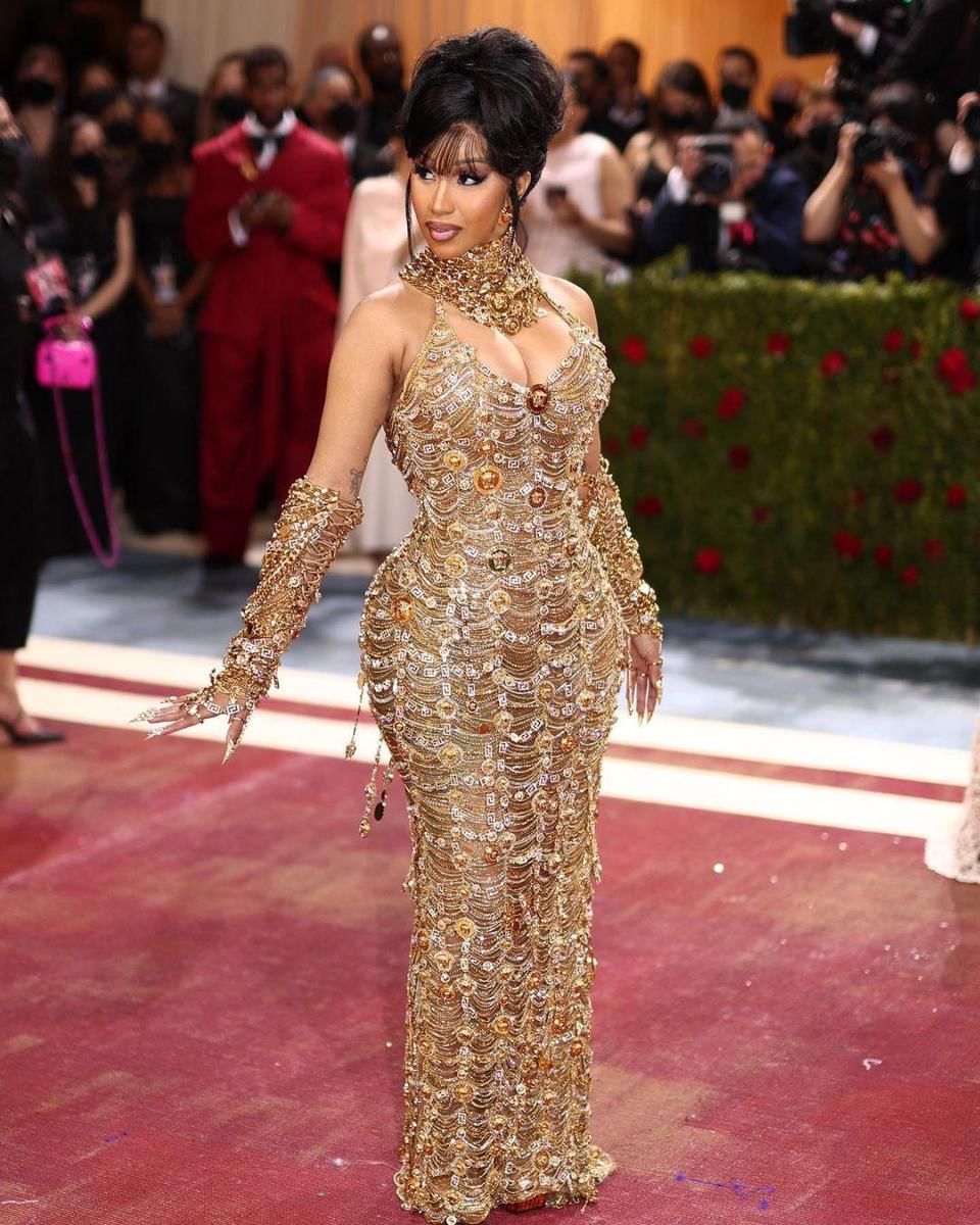 instagram.com/versace