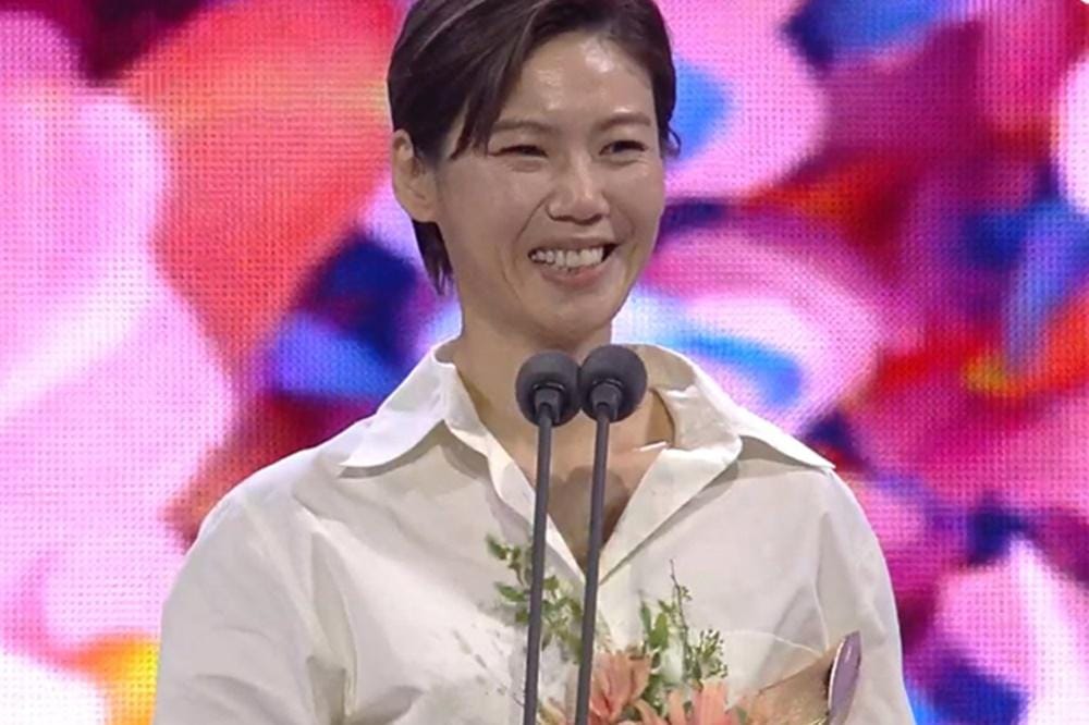 Twitter.com/KoreanUpdates!