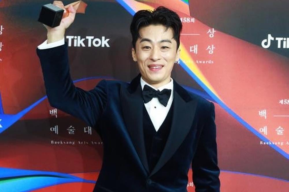 Twitter.com/mikaeelan