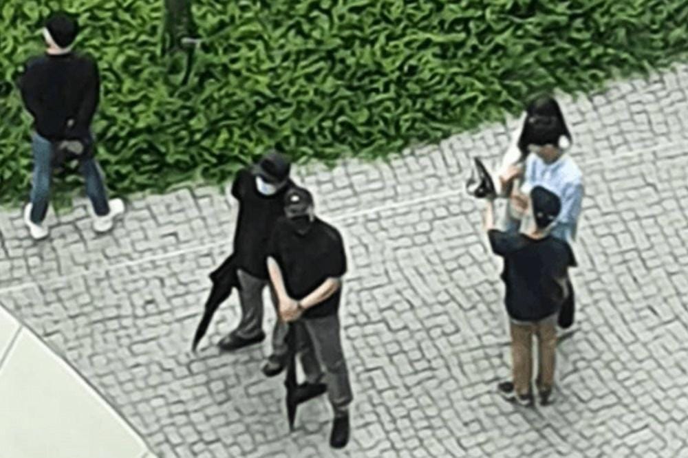 Facebook.com/wonderlandalternateuniverse