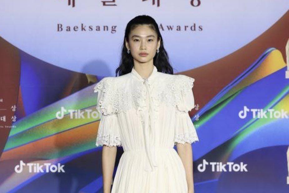 Gaya Para Artis Perempuan di Karpet Merah Baeksang Arts Awards 2022