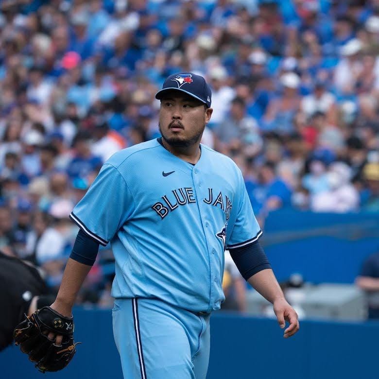 instagram.com/@hyunjinryu325