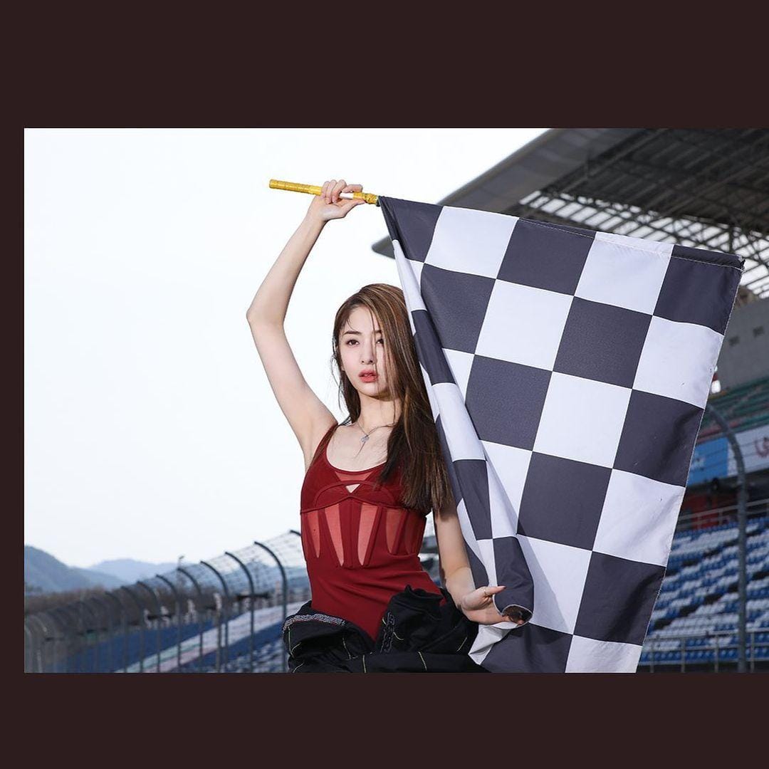 instagram.com/le_sserafim