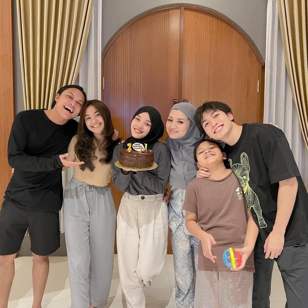 Instagram.com/putridelinaa