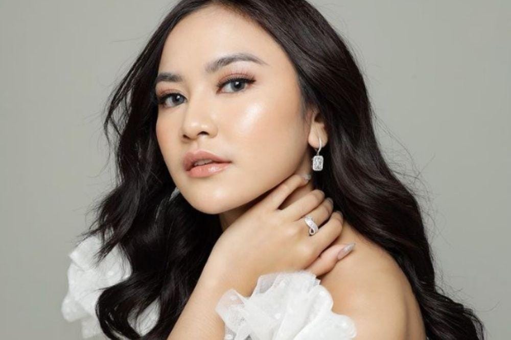 instagram.com/mahaliniraharja