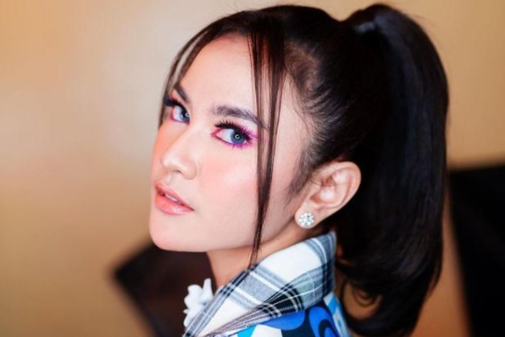 instagram.com/mahaliniraharja