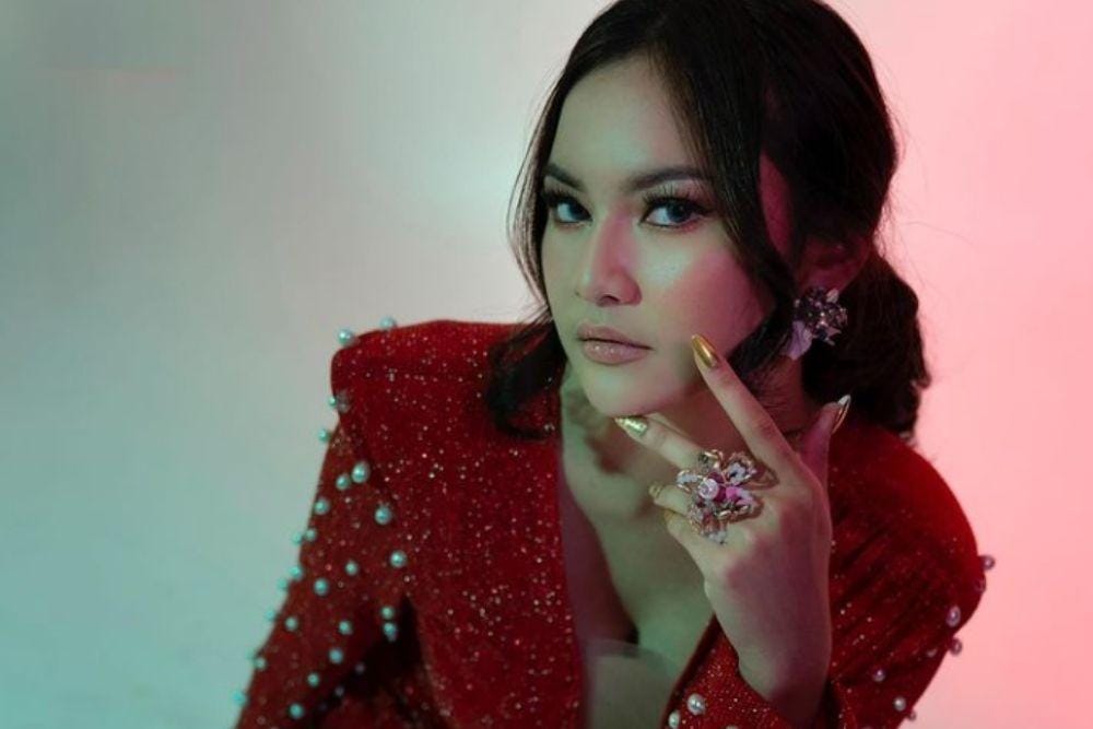 instagram.com/mahaliniraharja