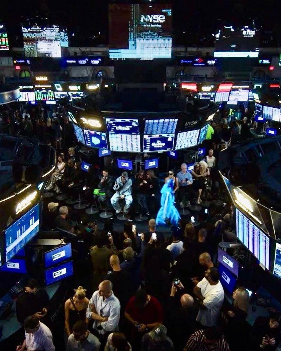 instagram.com/explore/tags/balenciaga