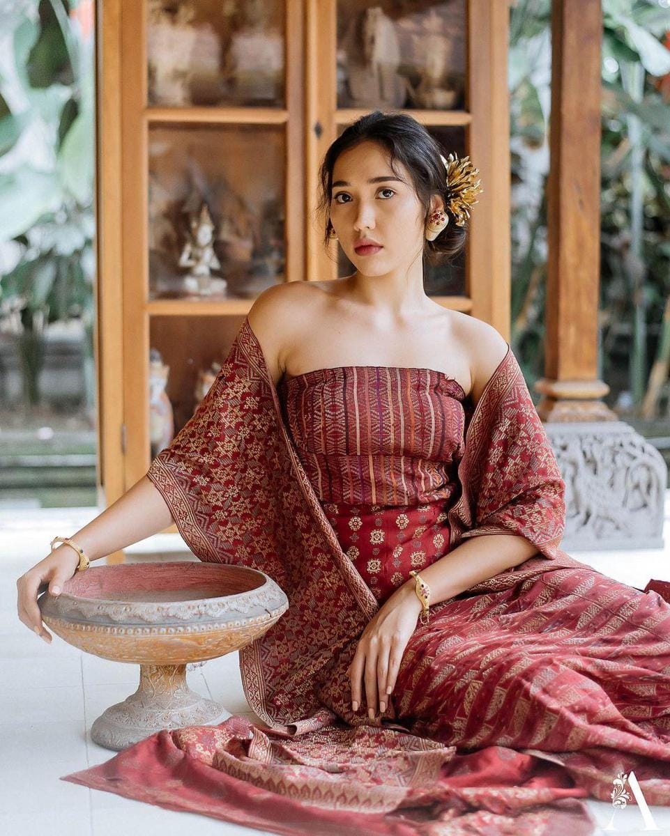 instagram.com/laksmideneefe