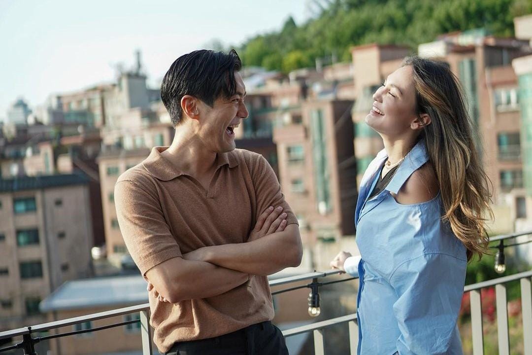 Foto Bareng Choi Siwon, Luna Maya Pakai Kemeja Branded
