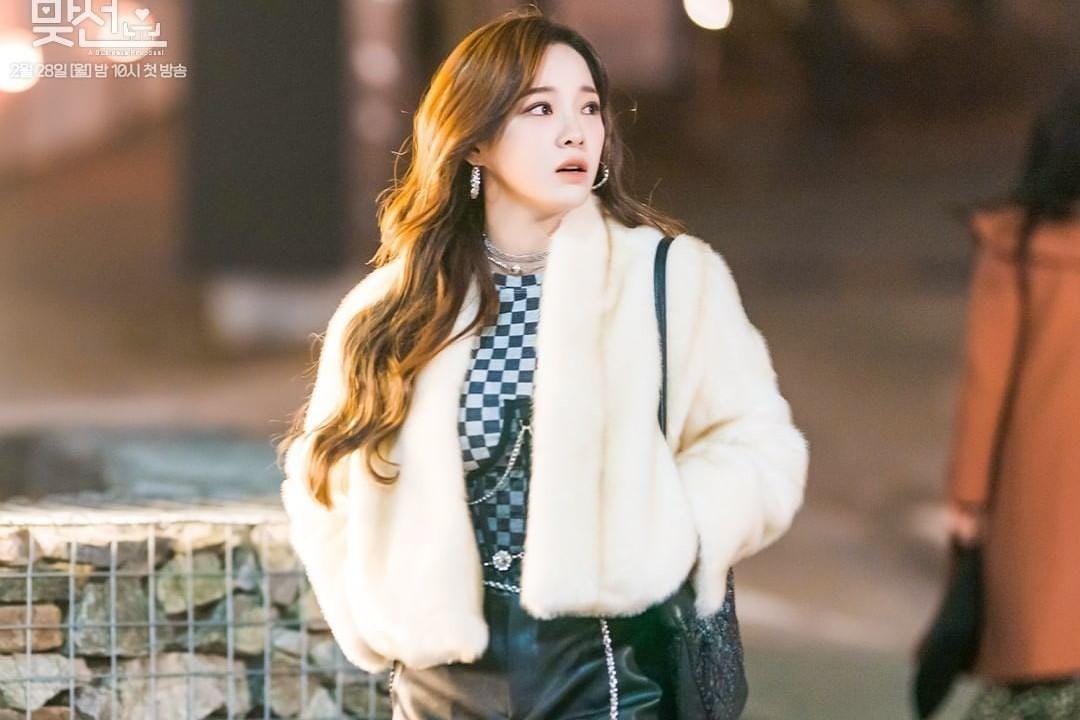 Padu-padan Outfit Modis a La Drama Korea Business Proposal