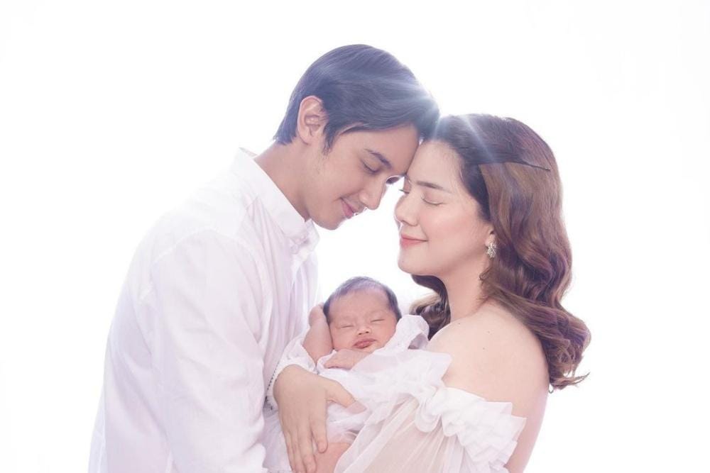 Nggak Kasih Kendor! 13 Artis Ini Cepat Hamil Anak Kedua