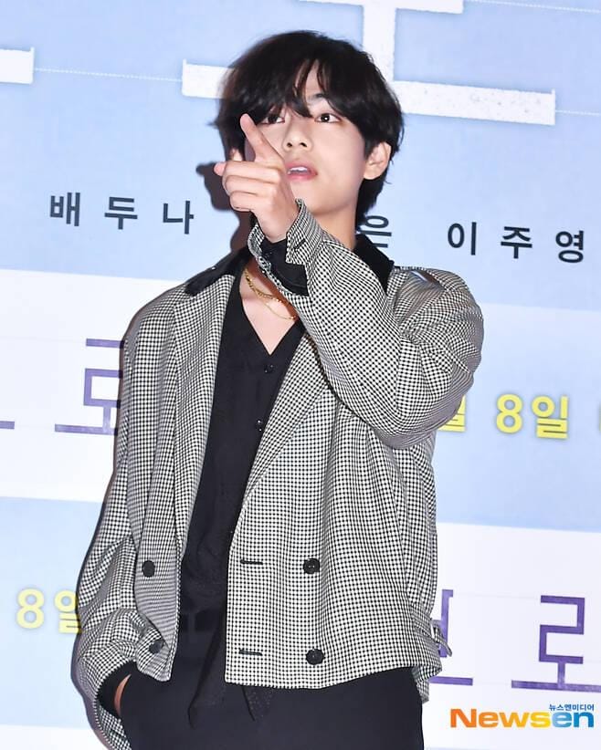 twitter.com/BTSdailyinfo