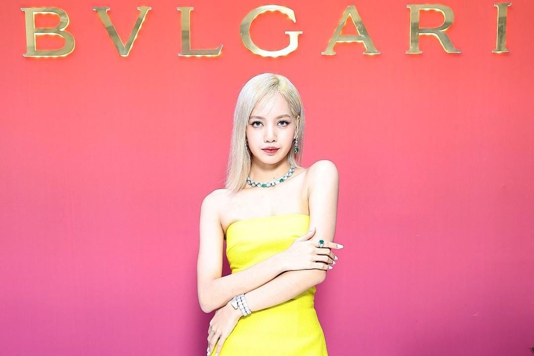 Lisa 'BLACKPINK' Tampil Mewah dan Nyentrik di Acara BVLGARI
