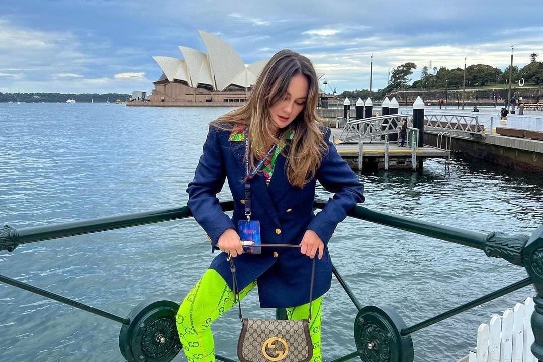Jalan-jalan ke Australia, Luna Maya Pakai Outfit Ratusan Juta Rupiah