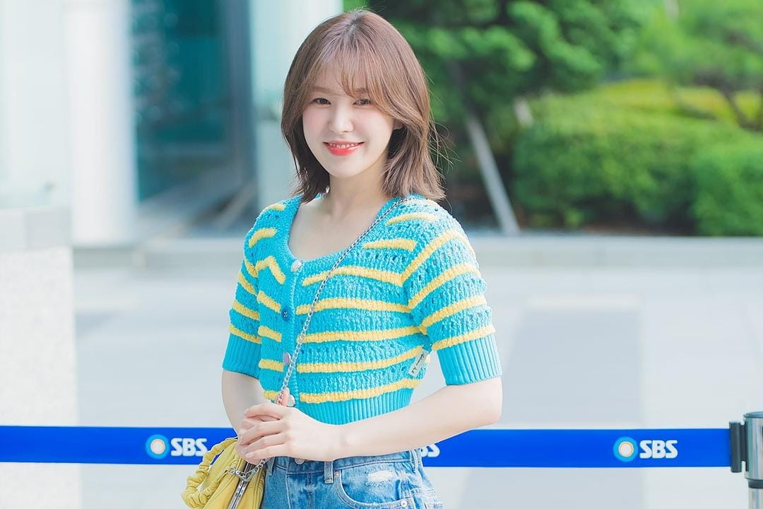Padu-padan Street Style Modis Wendy Red Velvet yang Ikuti Tren Y2K