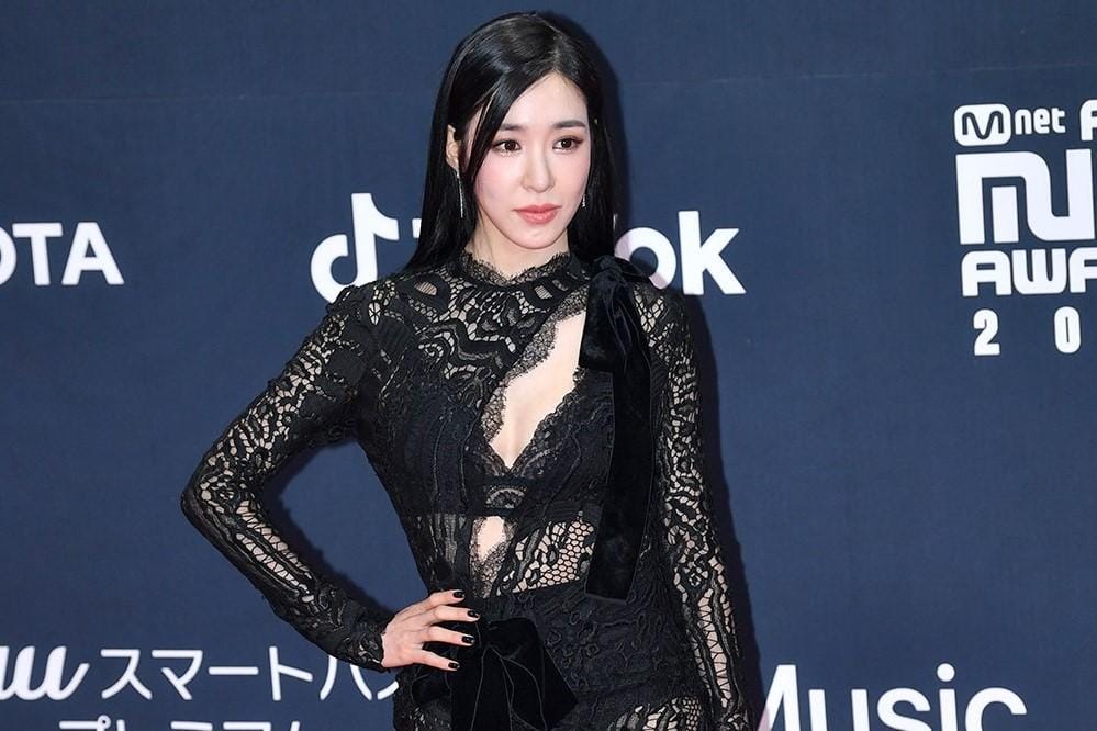 Deretan Gaun Seksi Artis Korea di Karpet Merah yang Buat Kontroversi