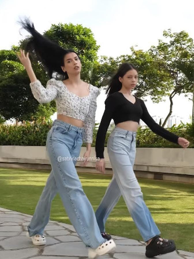 Instagram.com/sabrinachairunnisa_