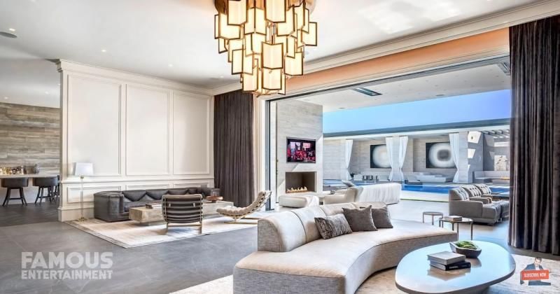 YouTube.com/Famous Entertainment