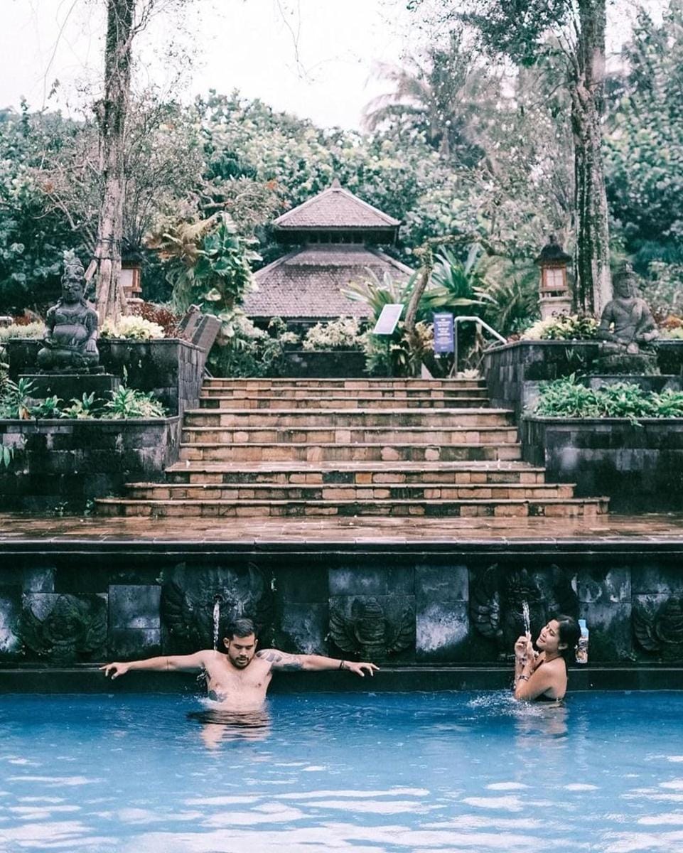 instagram.com/awkarin