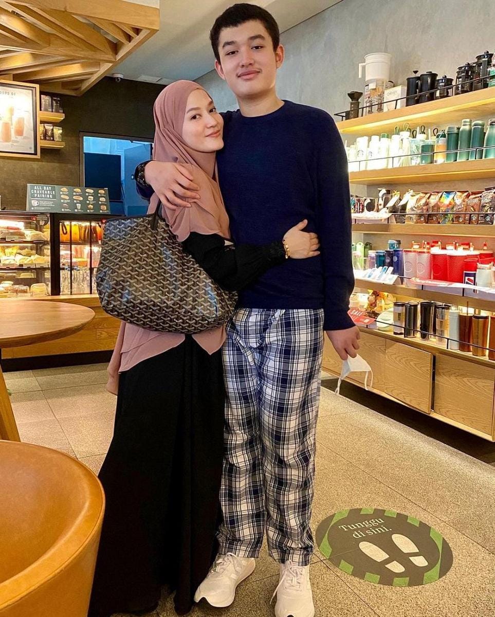 Instagram.com/lyravirna