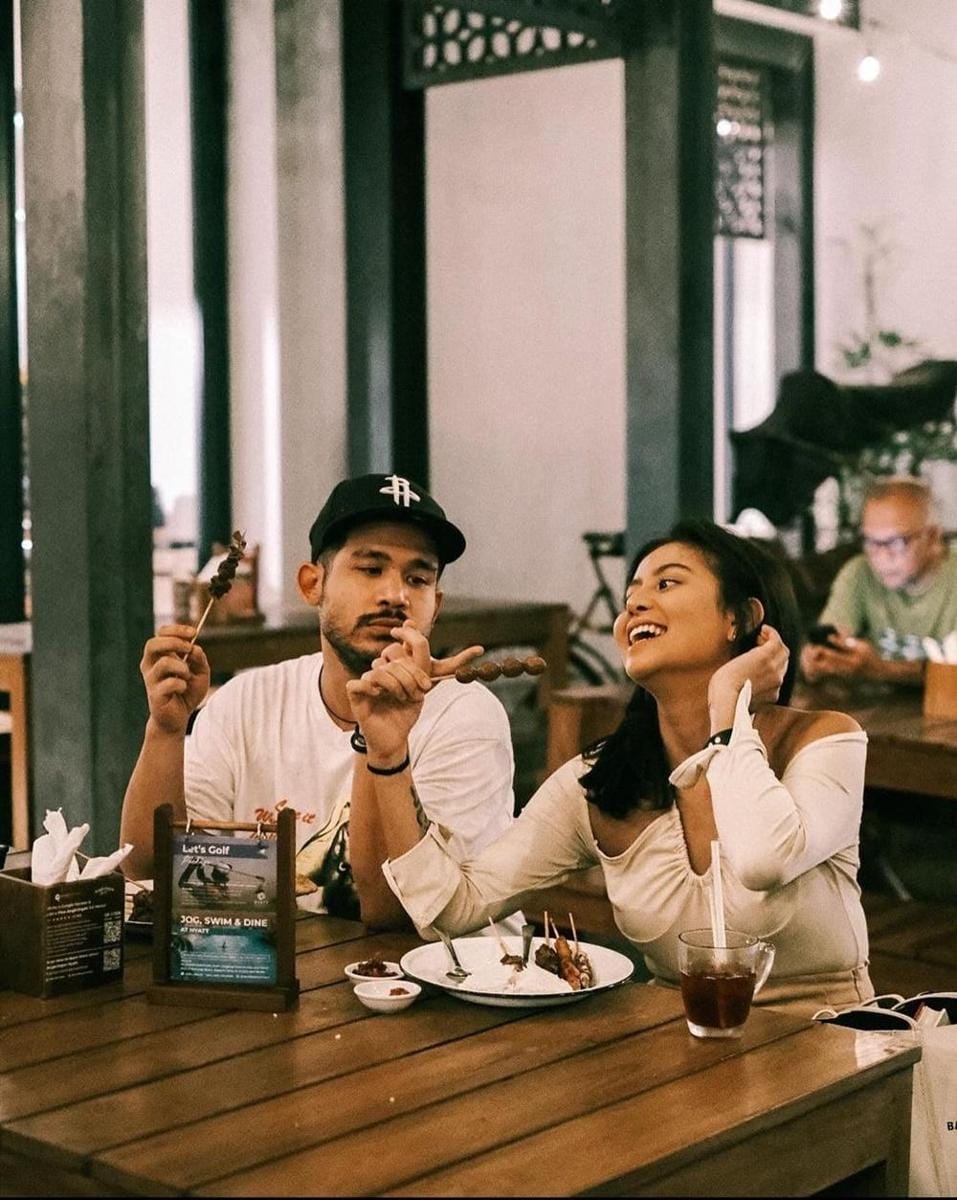 instagram.com/awkarin