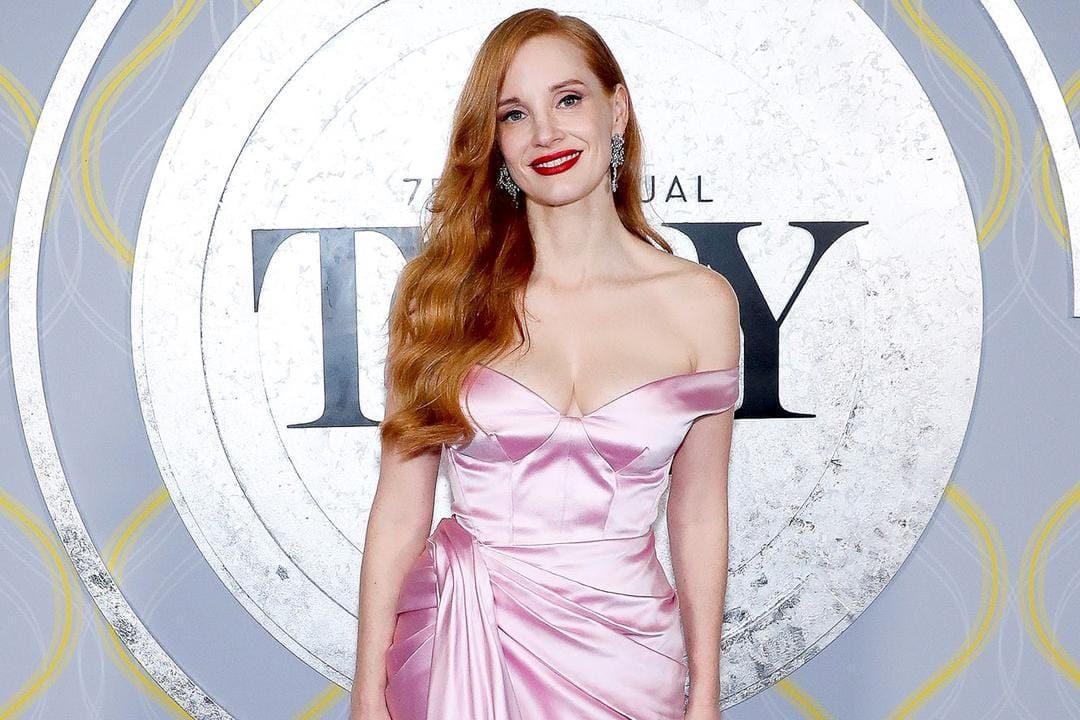 Gaya Mewah Para Artis Perempuan di Karpet Merah Tony Awards 2022