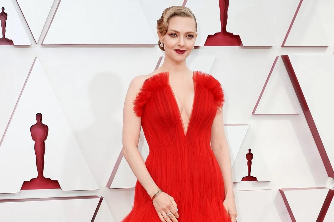 Gaya Amanda Seyfried yang Makin Seksi di Usia Hampir 40 Tahun