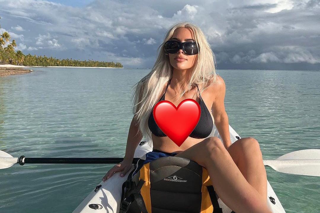 Gaya Seksi Kim Kardashian Liburan Bareng Pete Davidson