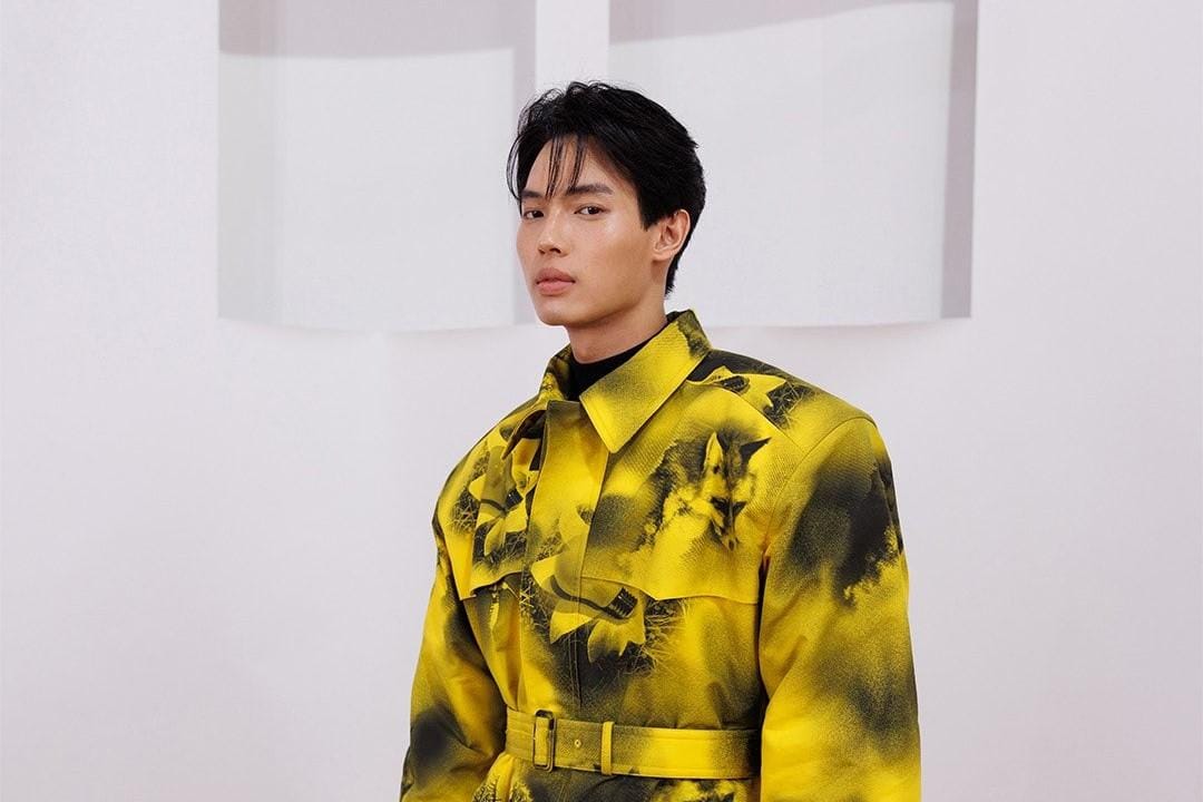 Gaya Charming Win Metawin di Acara Prada Spring/Summer 2023