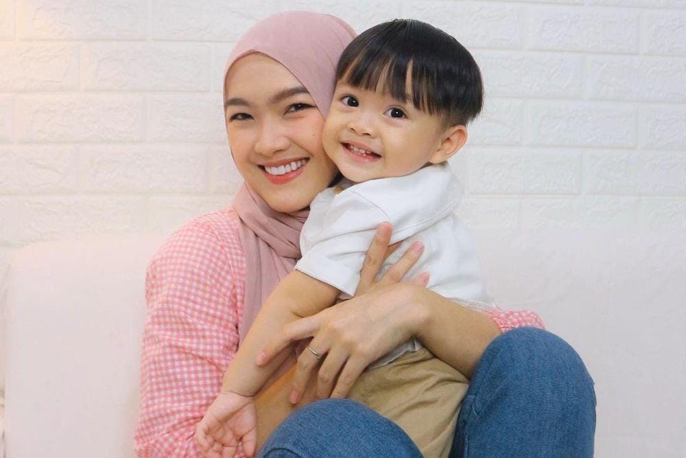 Potret Terkini Ana Riana yang Tampil Lebih Manis Kenakan Hijab