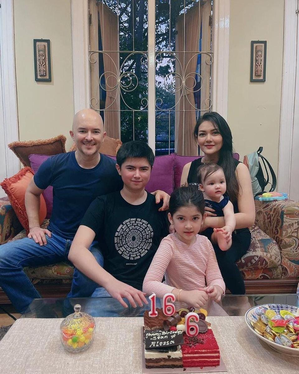 instagram.com/melinaatian