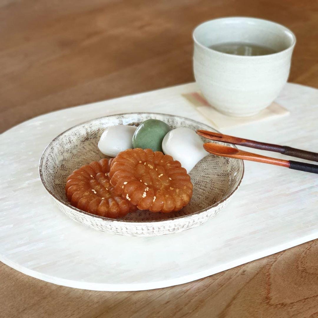 insatgram.com/@artdealer_mom