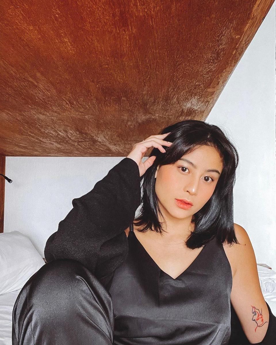 instagram.com/awkarin