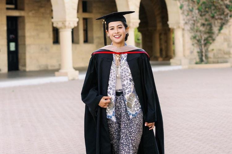 7 Inspirasi Makeup Wisuda ala Artis yang Bisa Kamu Tiru
