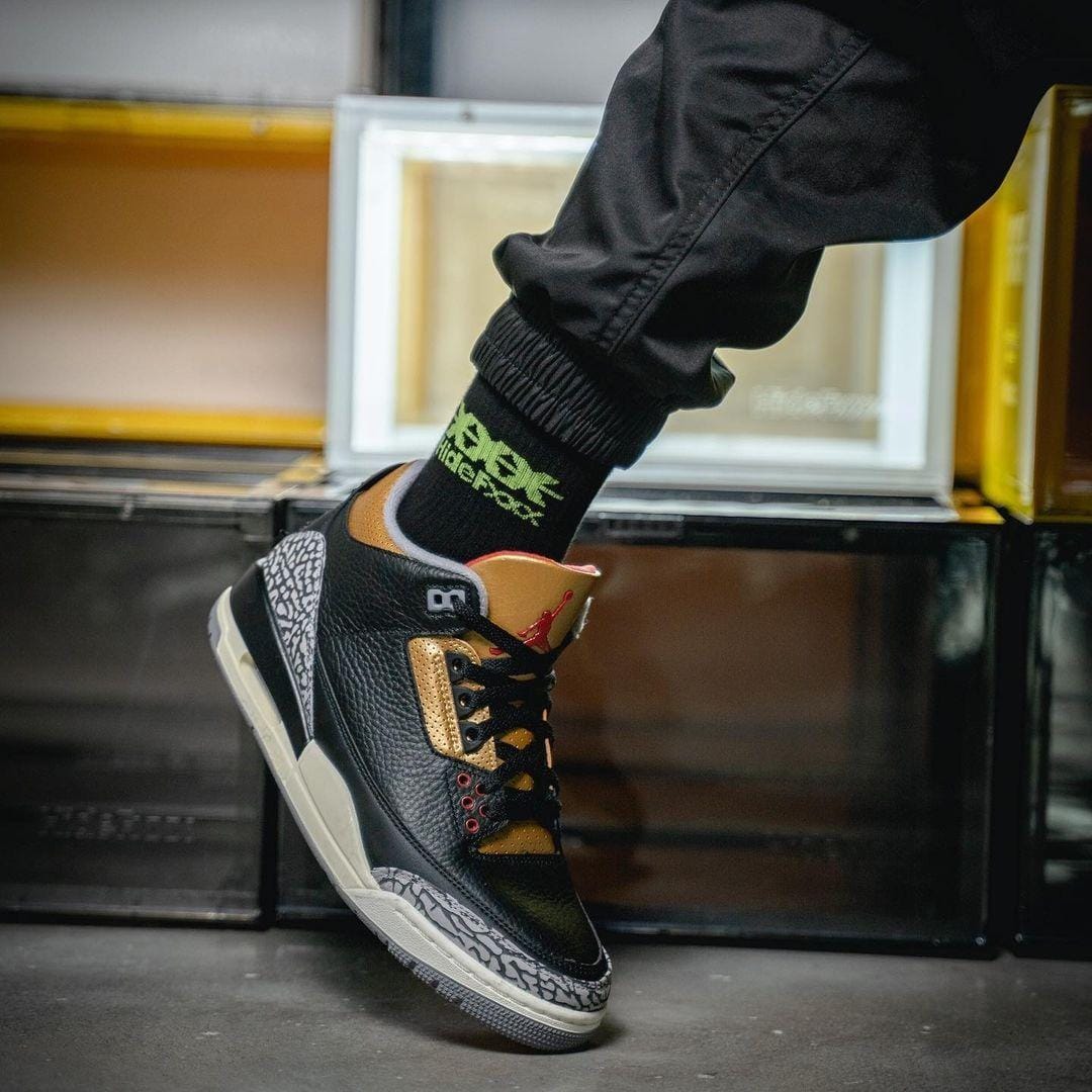 dok. Knowing Kicks
