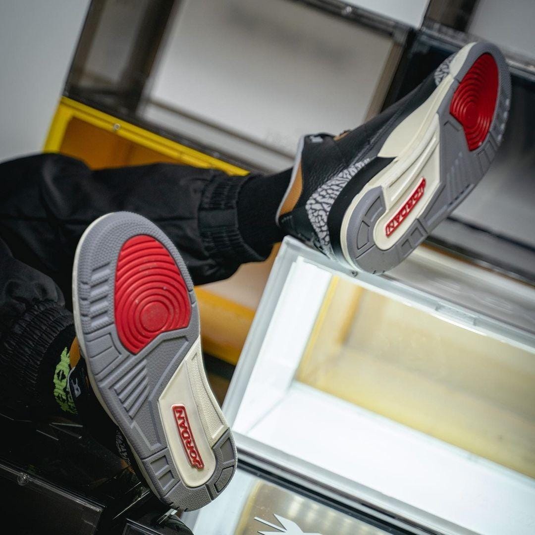 dok. Knowing Kicks
