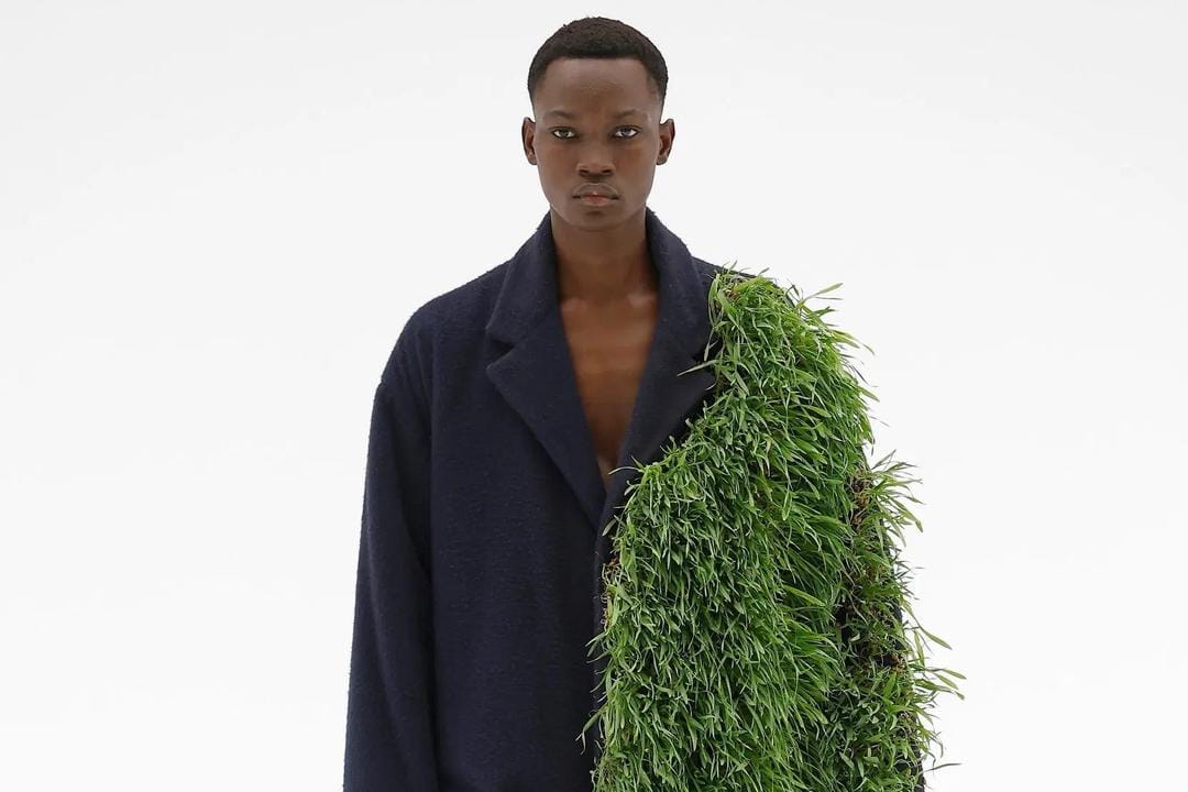 Koleksi Unik Loewe Menswear Spring 2023 yang Tampilkan Tanaman Asli