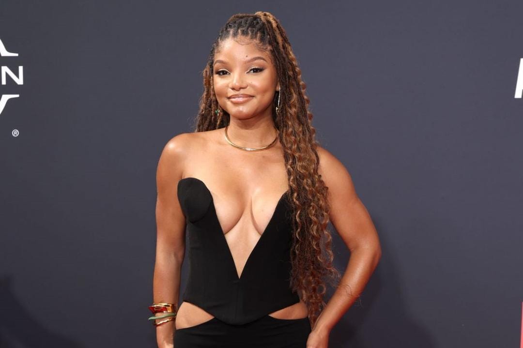 Gaya Seksi Para Artis Perempuan di Karpet Merah BET Awards 2022