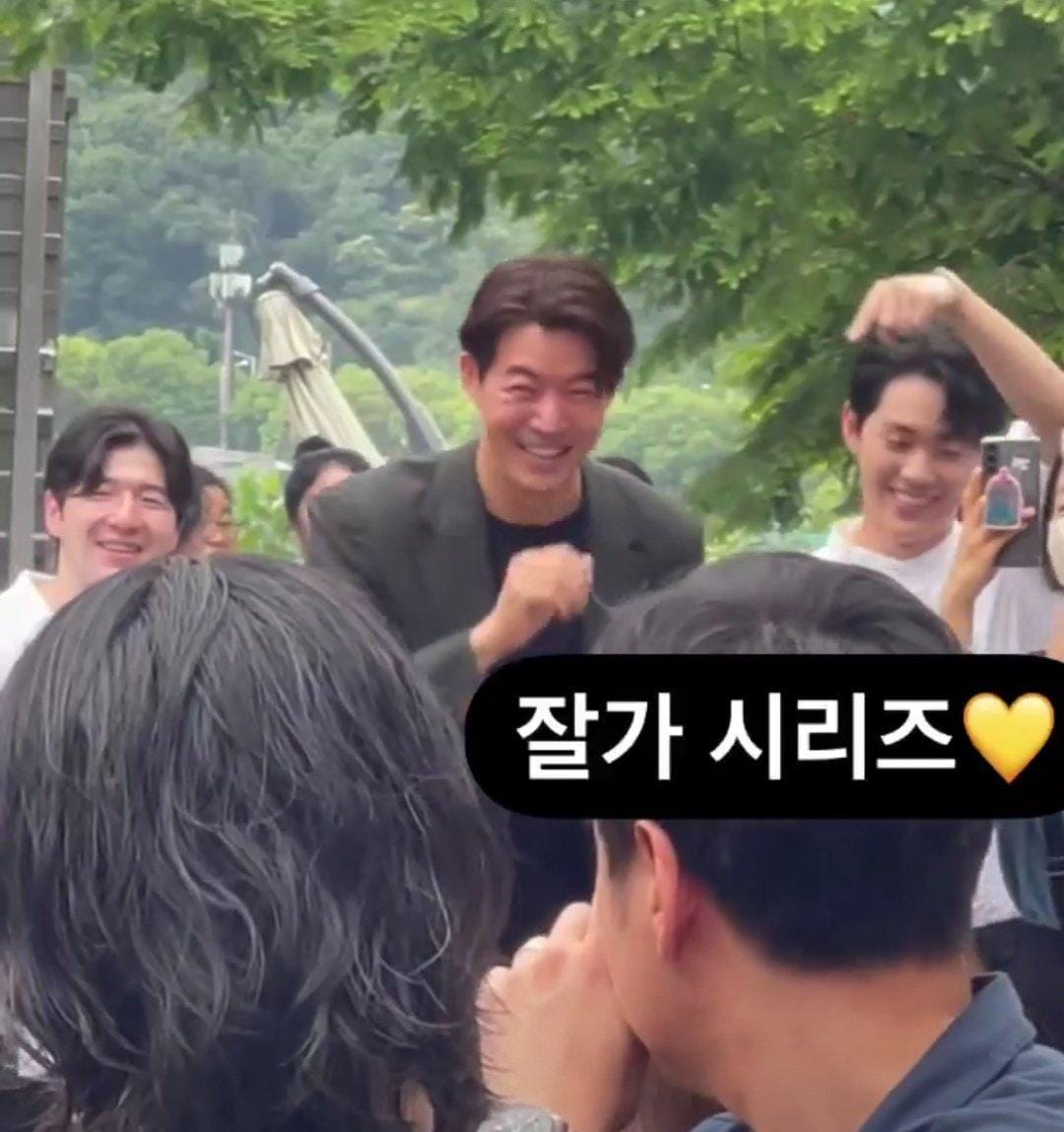 Twitter.com/@jjangnara