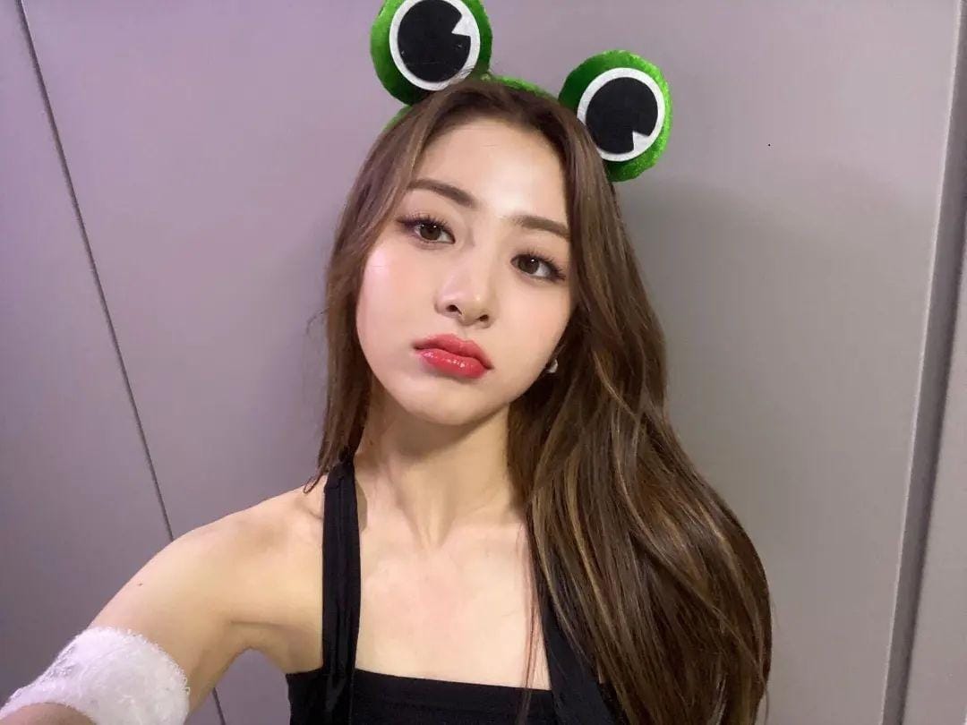 instagram.com/huh_yunjin