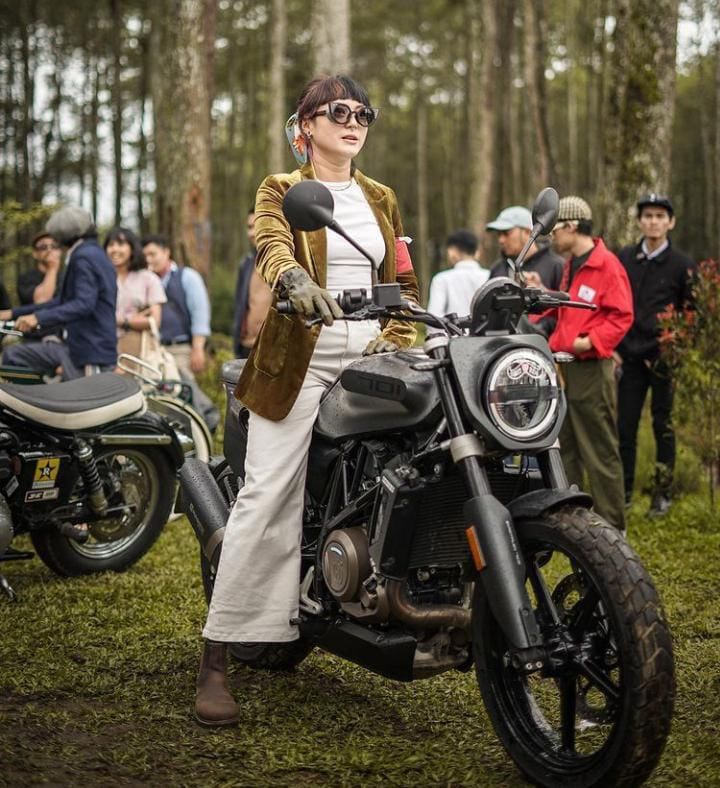 Instagram / Poppy Sovia