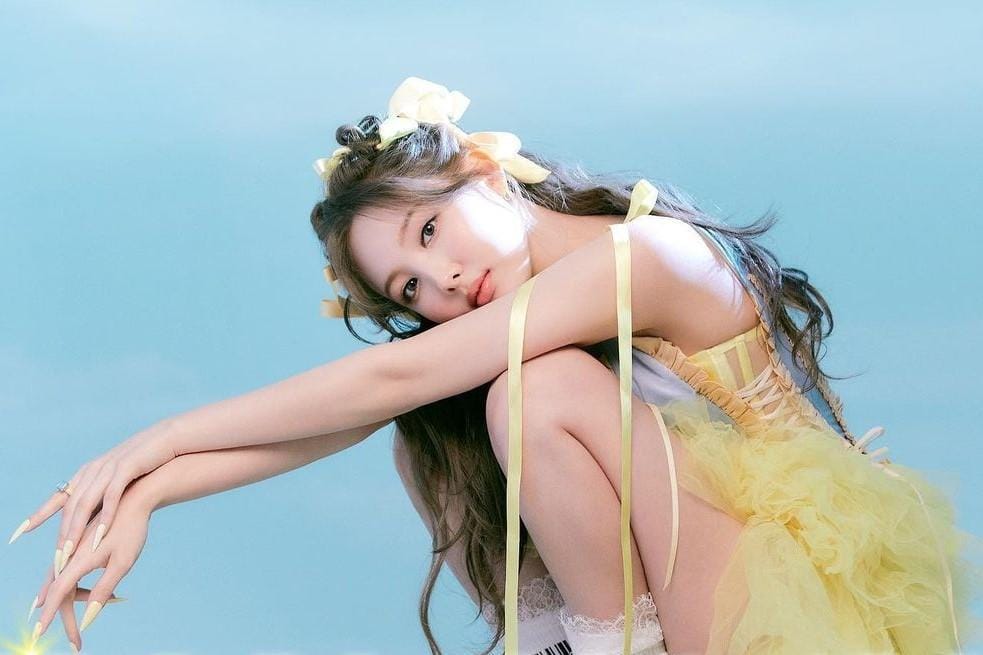 Gaya Manis dan Colorful Nayeon TWICE di MV Solo Debut 'POP!'
