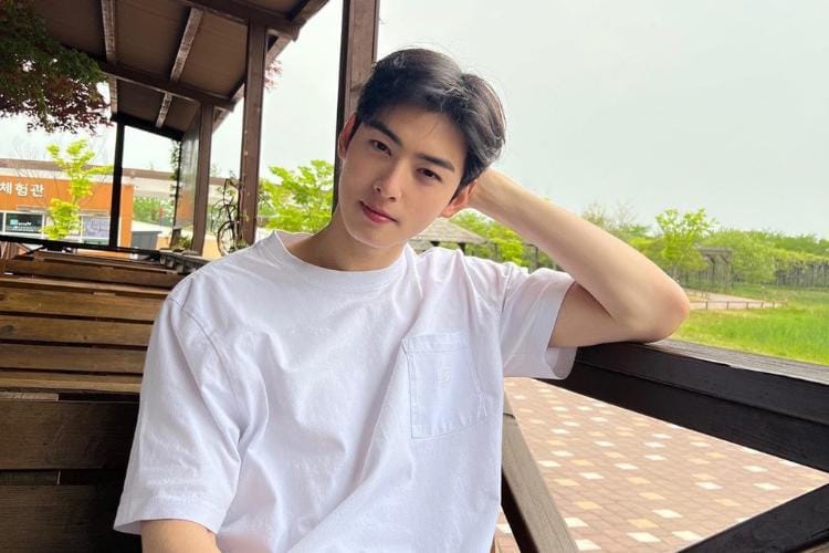 instagram.com/eunwo.o_c