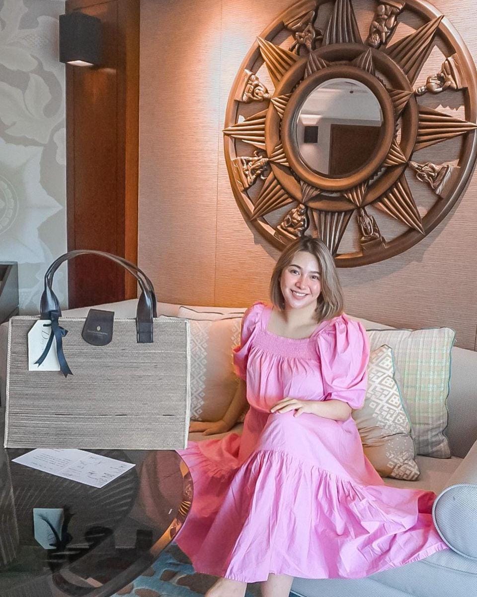 instagram.com/devyanastasia